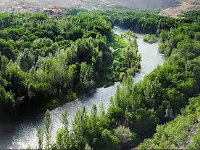 سرچشمه زاینده رود کجاست؟